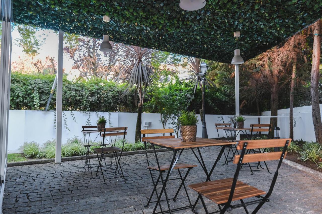 4U Lisbon Airport Suites Экстерьер фото