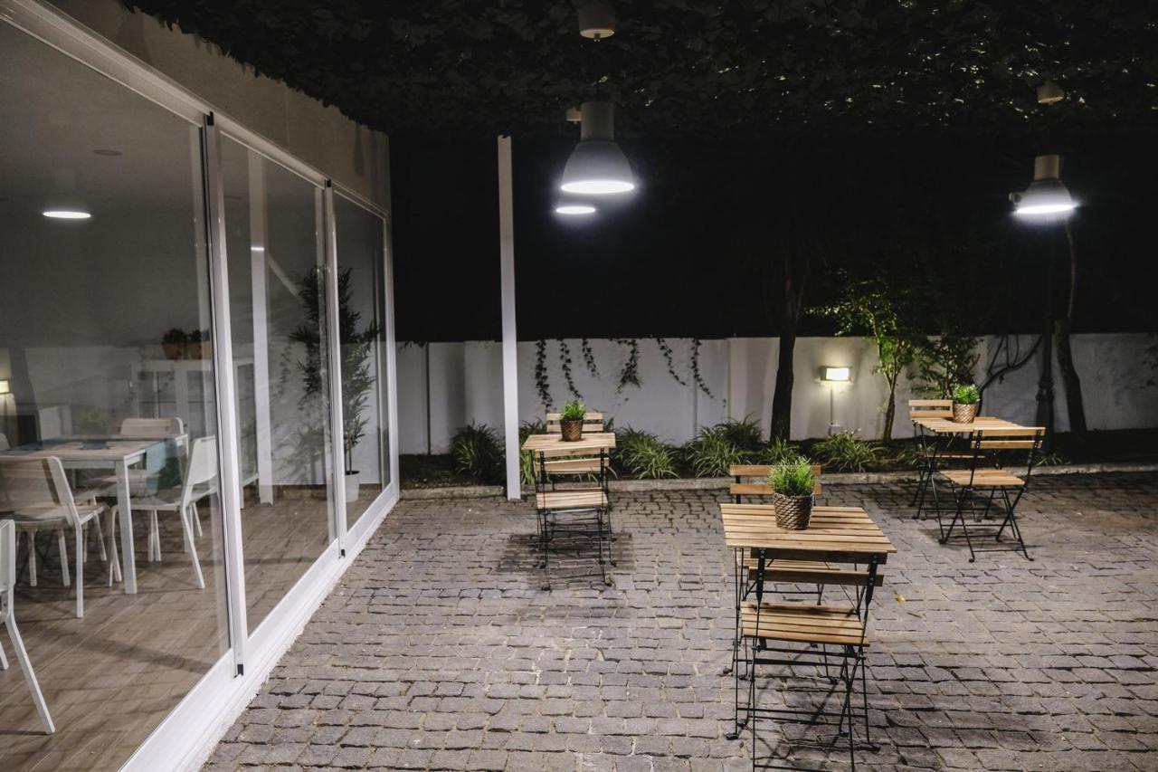 4U Lisbon Airport Suites Экстерьер фото